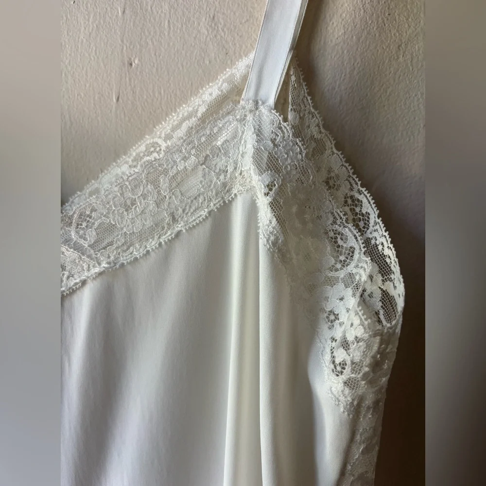 Vintage y2k black and white slip with lace details - Picture 7 of 9